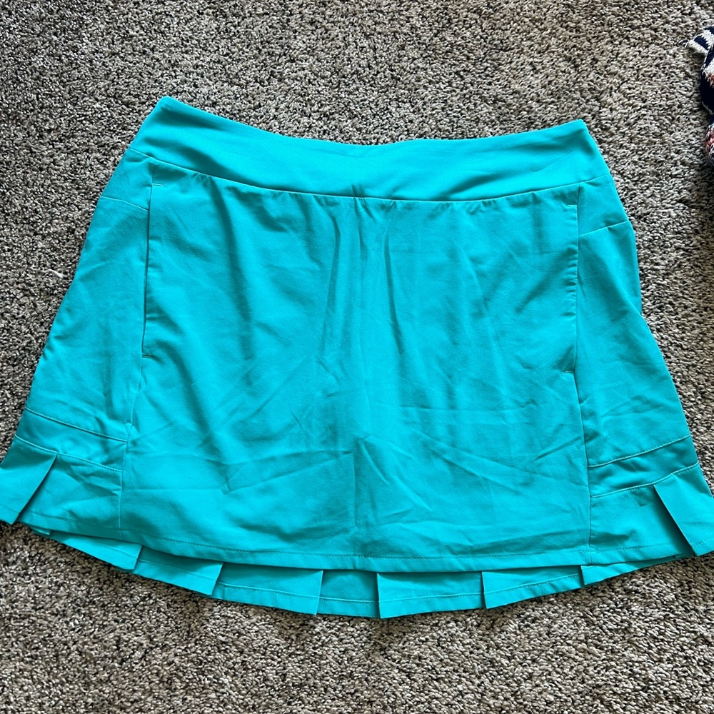 Nike women’s golf skirt (M)